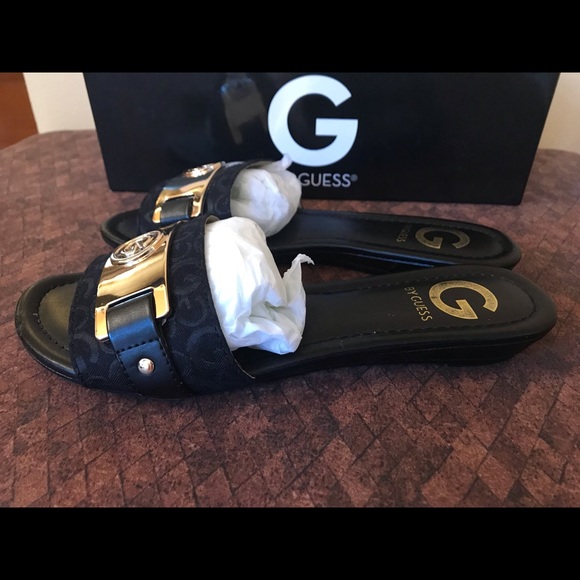 SOLD ❌Guess black leather & gold sandals - Picture 5 of 7